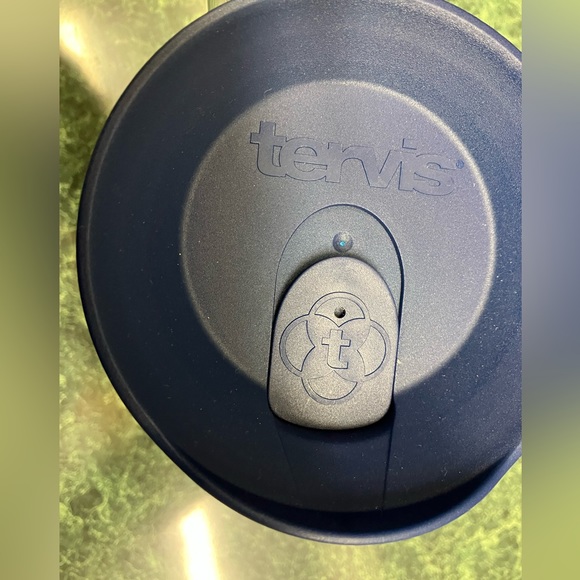 Tervis insulated mug w/lid - Picture 2 of 5